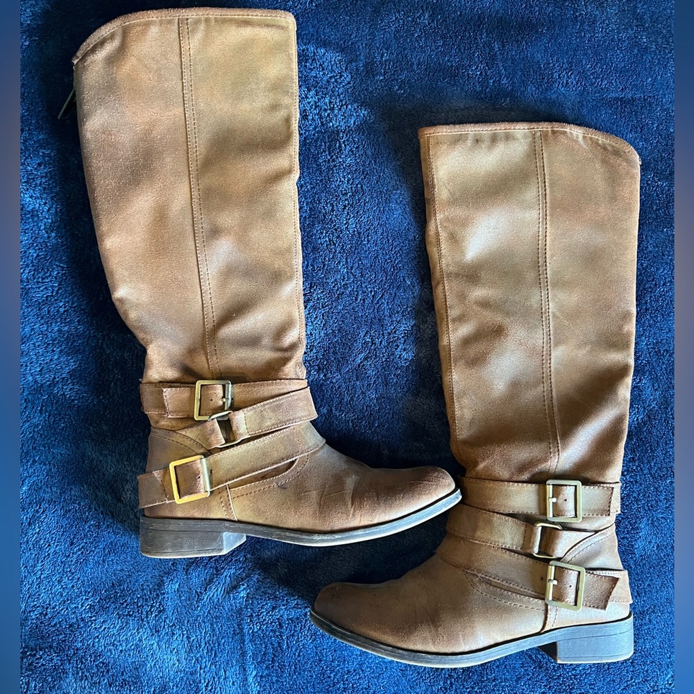 Size 8 tall leatherette riding boots